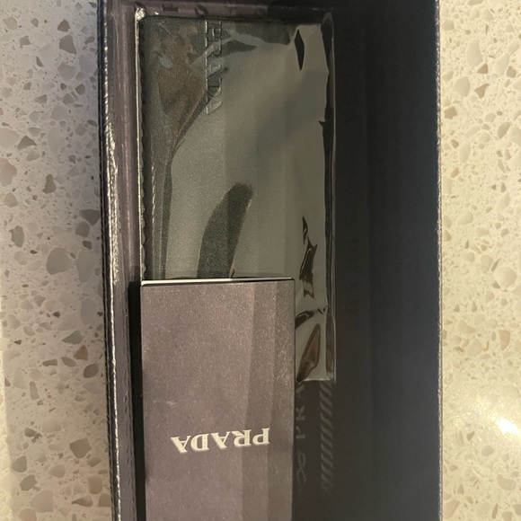 Prada polarized sunglasses - Picture 3 of 8